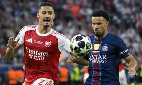 Tin đồn chuyển nhượng tối 17/10: PSG bạo chi mua Saliba; MU nhắm Troy Parrott