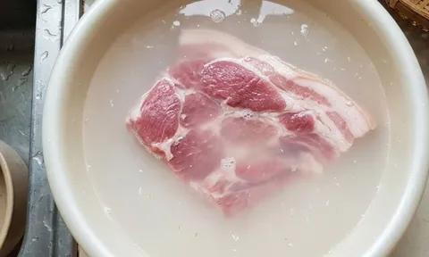 Rửa thịt bằng nước vo gạo có tác dụng gì?