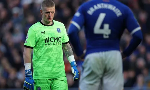 Joe Cole chê thủ môn Pickford ngủ gật, biếu bàn thắng cho Chelsea