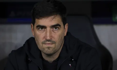 Andoni Iraola đặt dấu hỏi về VAR trong tình huống Liverpool đòi phạt đền