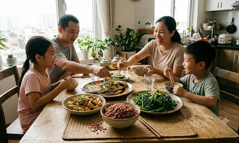Gạo lứt được nhiều người chọn thay cơm trắng, nhưng 3 nhóm người cần lưu ý khi ăn