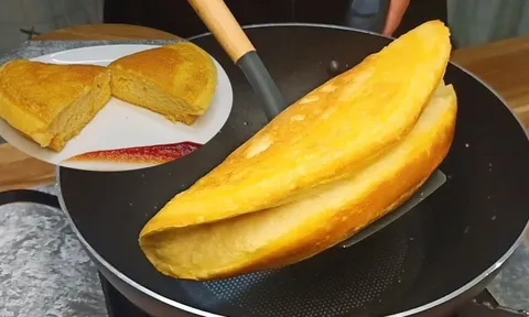 Cách rán trứng vàng ươm, căng phồng mềm mịn
