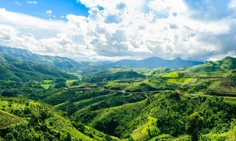 Tỉnh nào có điểm cực Tây, nơi “một con gà gáy ba nước cùng nghe”, được vua nhà Nguyễn đặt tên trong sử Việt?