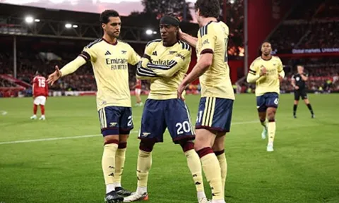Nottingham Forest 0-1 Arsenal: Madueke lên tiếng, Pháo thủ thắng nhọc nhằn
