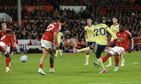 Madueke giải cứu, Arsenal vượt ải Nottingham Forest