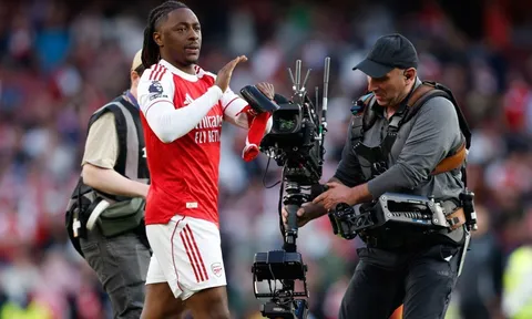 Pardew chỉ rõ nguyên nhân Eberechi Eze bị thất sủng tại Arsenal