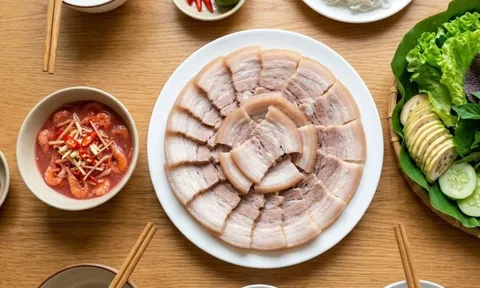 Cách luộc thịt lợn thơm mềm, trắng đẹp, không bị thâm đen