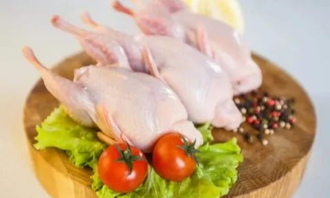 Chim câu và thịt gà loại nào bổ dưỡng hơn, câu nói “1 chim câu bổ gấp 9 lần thịt gà” là phóng đại hay sự thật?
