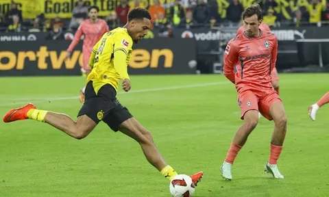 MU đại chiến Liverpool vụ Felix Nmecha