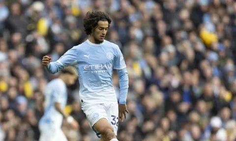 Ferdinand thất vọng khi MU để mất Bouaddi vào tay Man City