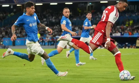 Rio Ferdinand chỉ ra pha bóng khiến Ezri Konsa xứng đáng được tăng lương