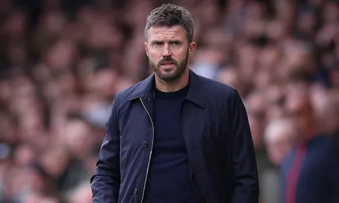 Huyền thoại MU bị chê trách vì làm khó Carrick