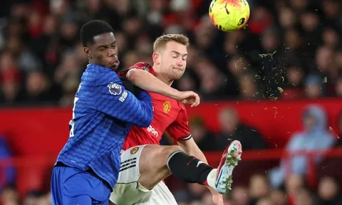 Cách dùng người của Carrick đẩy De Ligt vào rủi ro