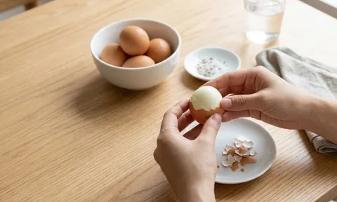 Cách luộc trứng dễ bóc vỏ: Chỉ cần thêm một gia vị đặc biệt