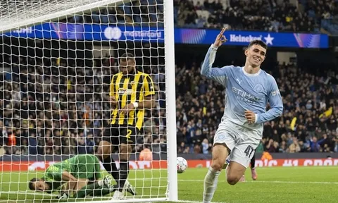 Foden lập hat-trick, Man City hủy diệt AEK Athens 5-1