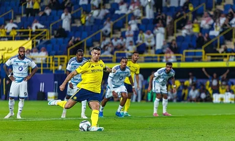 Ronaldo hỏng 11m, Joao Felix giải cứu Al-Nassr