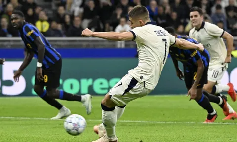 Tin đồn chuyển nhượng sáng 21/10: MU theo đuổi Lewis Hall; Real Madrid săn Calafiori