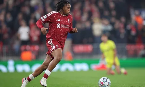 Liverpool gấp rút trói chân thần đồng Ngumoha