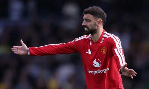 Carragher gọi phát biểu của Fernandes là "một sự ô nhục"