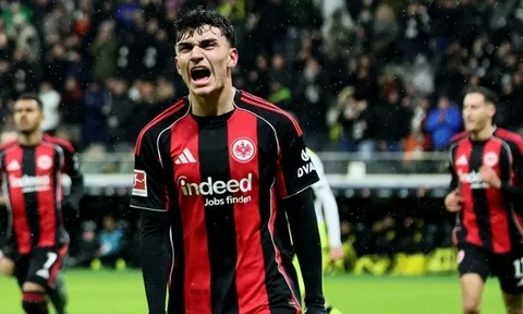 Arsenal đưa tài năng trẻ Can Uzun vào tầm ngắm