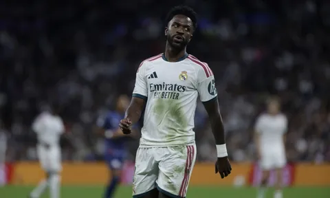 Huyền thoại Valencia nói Mourinho tốn công vô ích với Vinicius