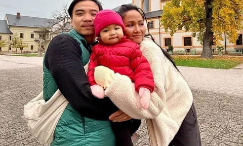 Hoa hậu H'Hen Niê khoe con gái được ông ngoại cõng du lịch châu Âu, giải thích lý do không đưa bố mẹ chồng đi cùng