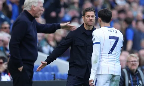 Xabi Alonso thuyết phục Pedro Neto ở lại Chelsea ra sao?