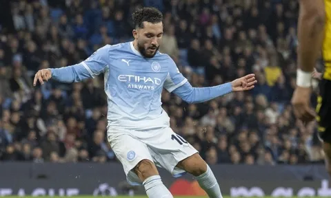 Barcelona săn đón Rayan Cherki của Man City