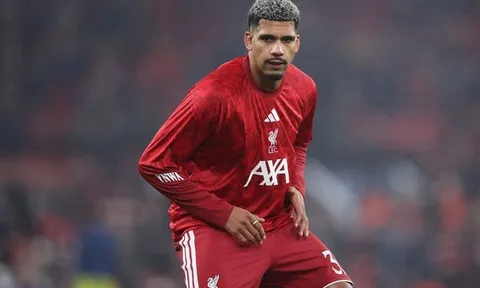 Tin đồn chuyển nhượng sáng 24/10: Liverpool cân nhắc mua đứt Araujo; Aston Villa lưỡng lự vụ Garnacho