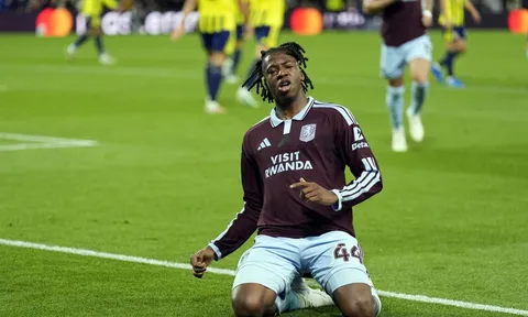 Johan Manzambi chạy đua thể lực trước thềm đấu Man City