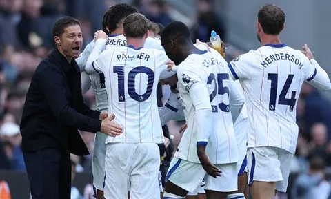 Chelsea buộc phải đổi thủ môn ở trận đại chiến Tottenham