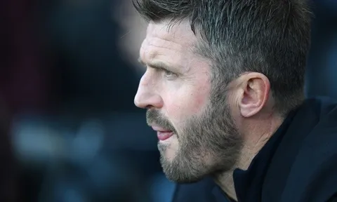 Carrick không thể cứu rỗi Man United bằng hoài niệm