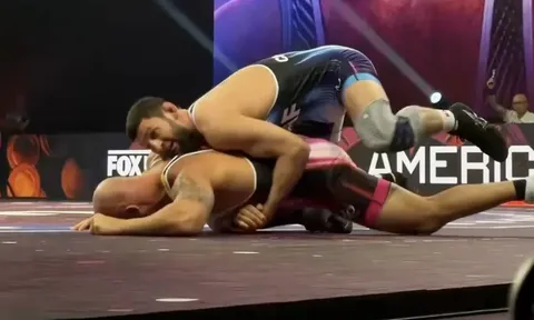 Kết quả RAF 14: Khamzat Chimaev hủy diệt Robbie Lawler, thề sẽ bẻ cổ Colby Covington