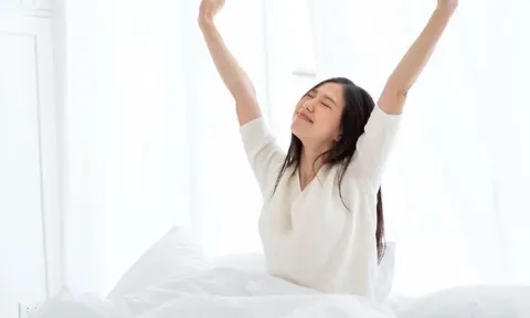 Đâu là việc cần làm đầu tiên khi thức dậy giúp chống đột quỵ và sống thọ hơn?