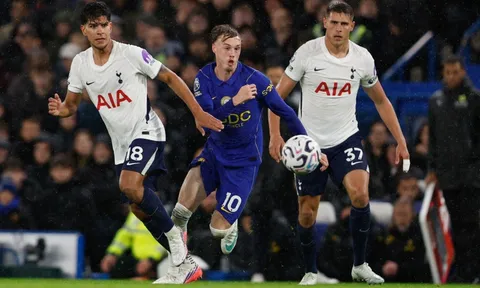Chấm điểm Chelsea: Palmer thẻ đỏ, Penders lóng ngóng
