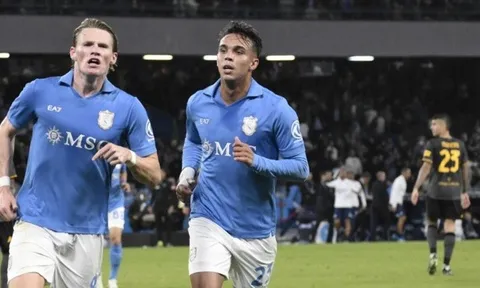 McTominay lập cú đúp, Napoli hòa nghẹt thở Roma