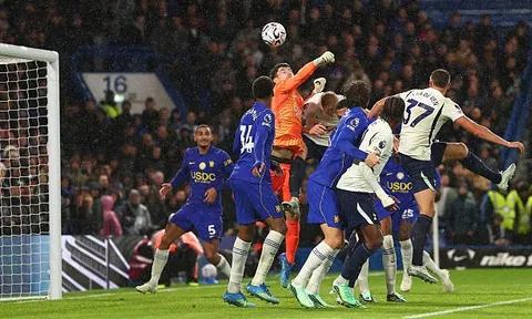 Sai lầm của Penders lại phơi bày vấn đề nơi khung gỗ Chelsea