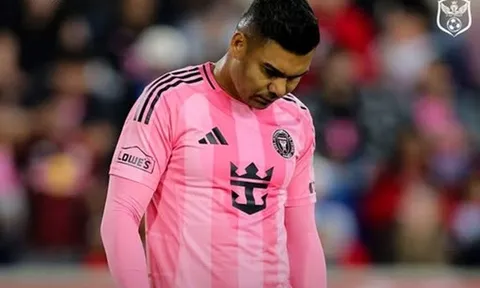 Messi bất lực cứu vãn sai lầm của Casemiro