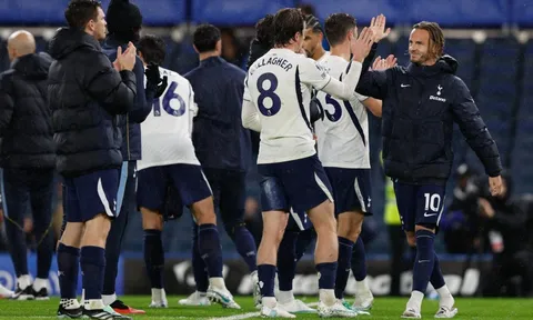 Tottenham tìm thấy ánh sáng sau chiến thắng trước Chelsea
