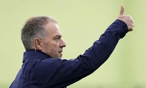 Hansi Flick tôn trọng tối đa Mourinho trước El Clasico