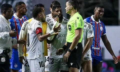 Neymar nhận thẻ đỏ vì che miệng, Santos mất điểm trên sân nhà