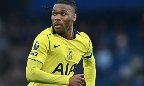 Tottenham xem xét bán Destiny Udogie
