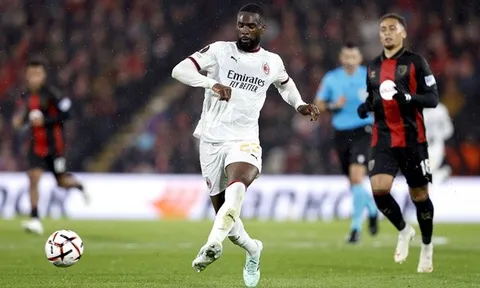 Milan rao bán, MU đua giành Tomori với loạt CLB Anh