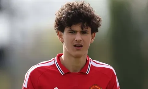 Xé lưới Liverpool 4 lần, sao U18 MU được fan hết lời ca ngợi