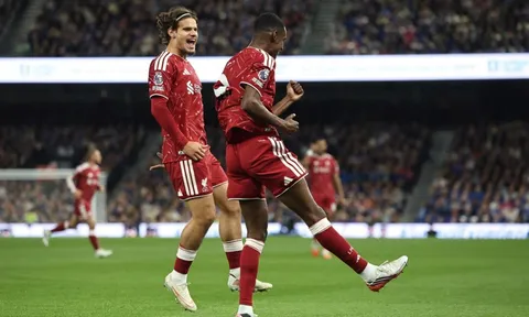 Liverpool 2-0 Brighton: Isak nhân đôi cách biệt