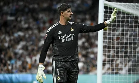 Courtois chạy đua với thời gian để đấu Barcelona