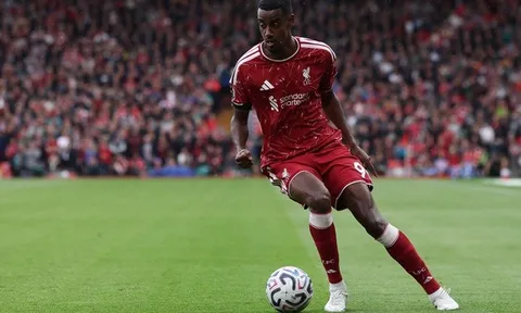 Isak nhắc tên Barcola sau trận thắng Brighton