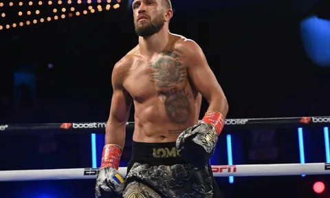 Sự trở lại của nhà vua: Vasiliy Lomachenko tái xuất ở hạng 130 pound