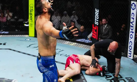 Dominick Reyes hạ knock-out Azamat Murzakanov bằng cú đá cao bùng nổ tại UFC 333