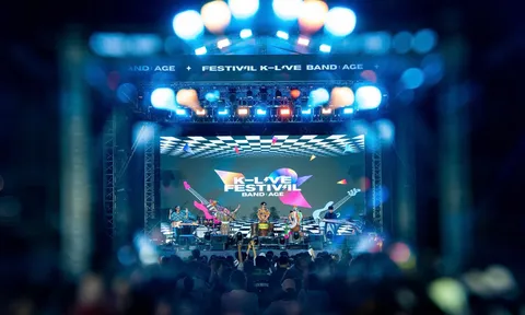 Hoàng Dũng chung sân khấu với nghệ sĩ Hàn Quốc, khuấy động K-Live Festival Band